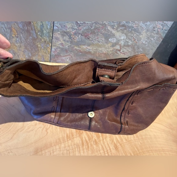 Patricia Nash Cobblestone Urbino shoulderbag. Studded strap closure, distressed - Picture 9 of 16